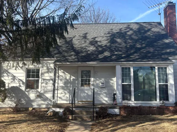 823 1st Ave SE, Waverly, IA 50677