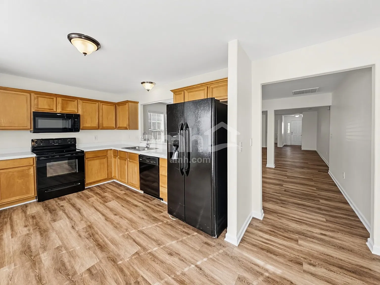 4 bed, 2.0 bath, 2039 sqft, $2,265 — Photo 4