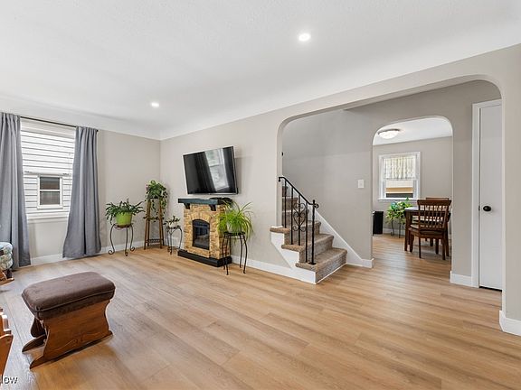 4th image of 2209 Sunset Dr