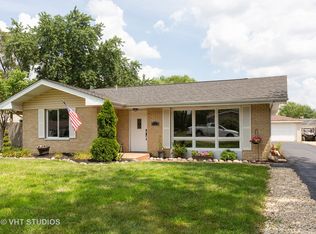 318 Arrowhead Dr, Shorewood, IL 60404