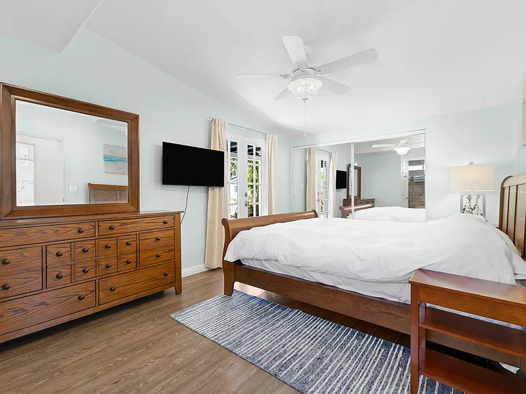 142 E Glaucus St — Photo 17