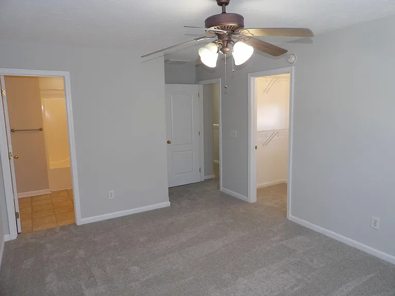 108 Charleston Ct — Photo 55