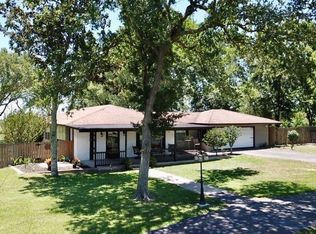 743 Royal Rd, Port Lavaca, TX 77979