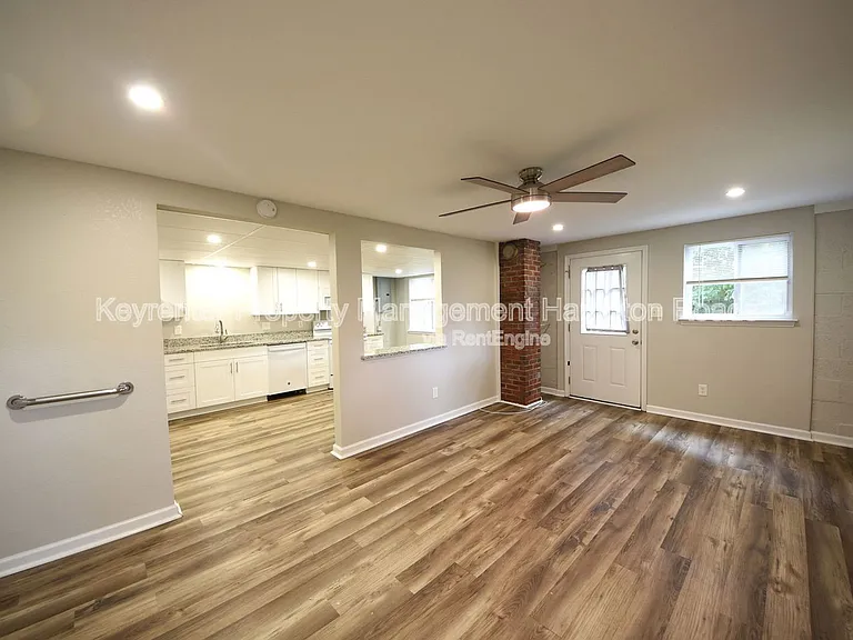 1303 Tallwood St #B — Photo 4