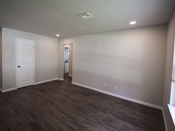5th image of 1306 SE C St #D