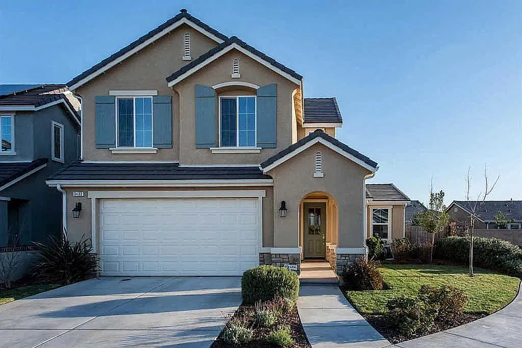3 bed, 2.5 bath, 1833 sqft, $2,500 — Photo 3