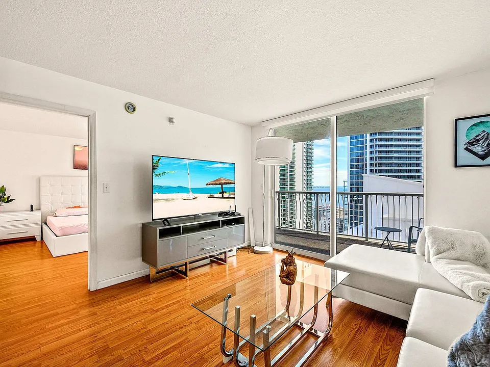 1 SE 12th St #30-ID1022272P