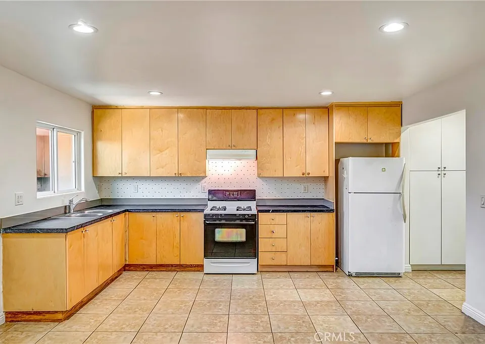 6735 Elmer Ave #12