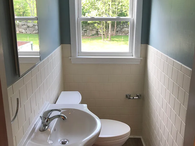 410 Sanford Rd — Photo 14