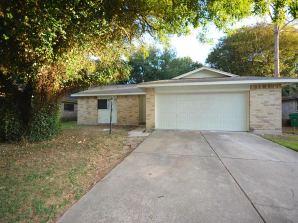 21 Sarita Rd, Angleton, TX 77515