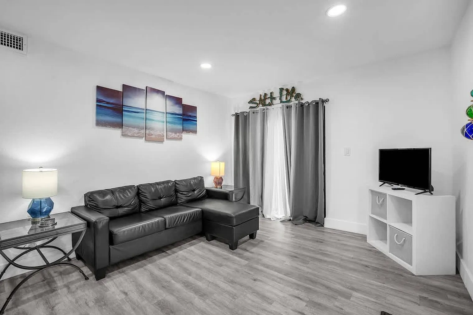 2 bed, 1.0 bath, 796 sqft, $2,937 — Photo 1