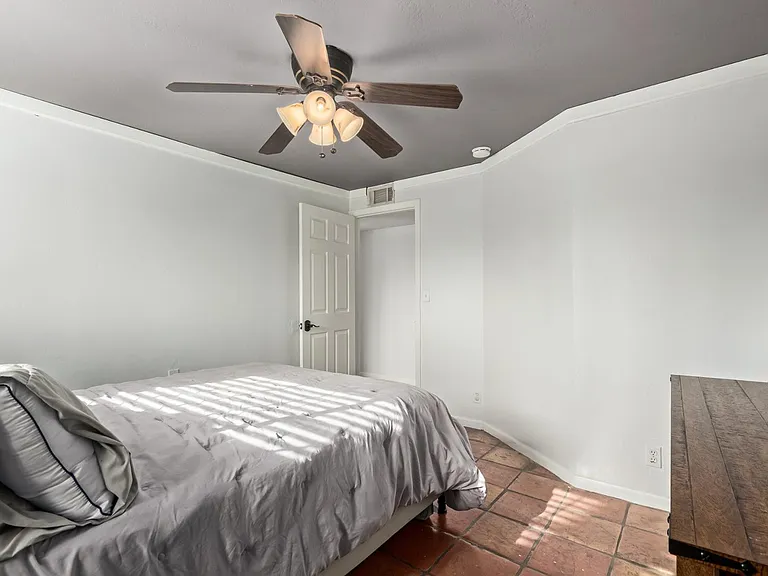 3730 E Kings Ave — Photo 24