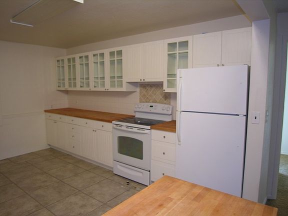 Kitchen, one side