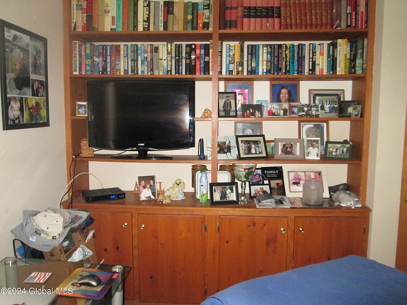 4th image of 16 Newman Street