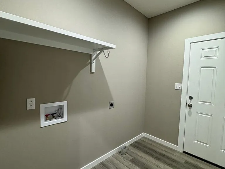 2210 Regan Cir — Photo 9