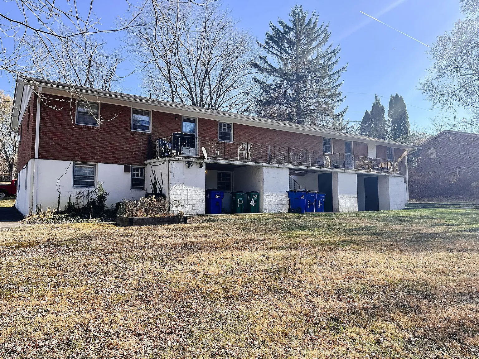 625PB - 1605 Lark Lane -M — Photo 2