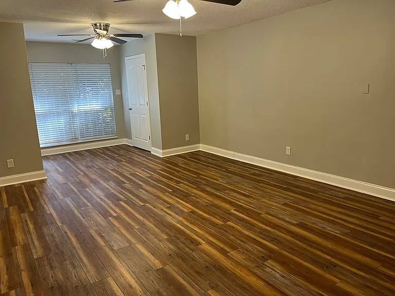 2205 Ridgecrest Dr — Photo 6