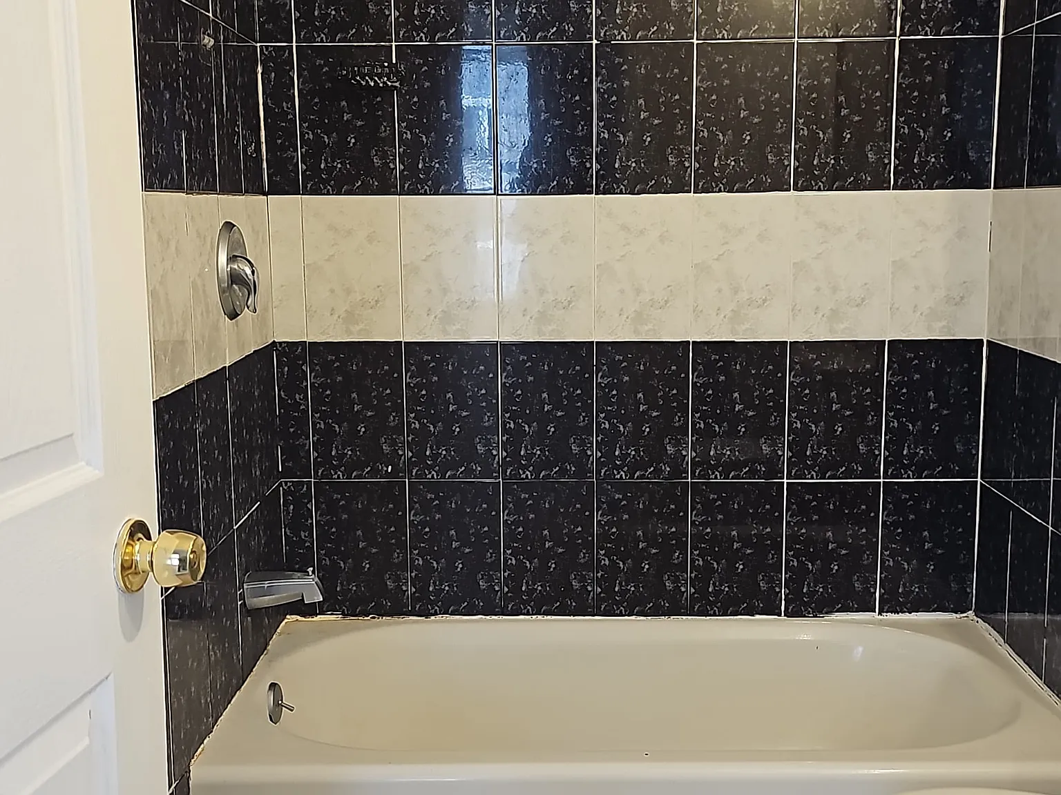 3 bed, $2,075 — Photo 4