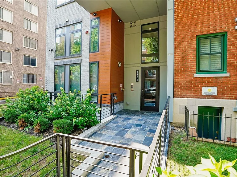 1208 M St NW #22 — Photo 20