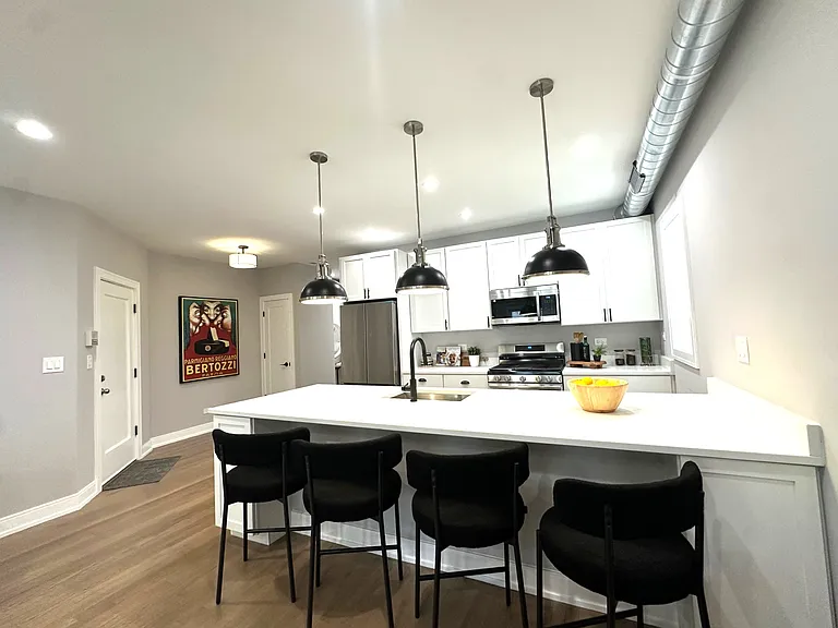 2639 W Carmen Ave #3E — Photo 8