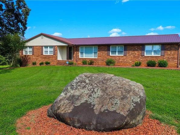 285 Lauren Rd, Stokesdale, NC 27357