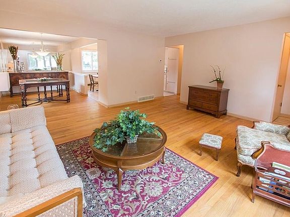 4th image of 6332 Beverly Dr