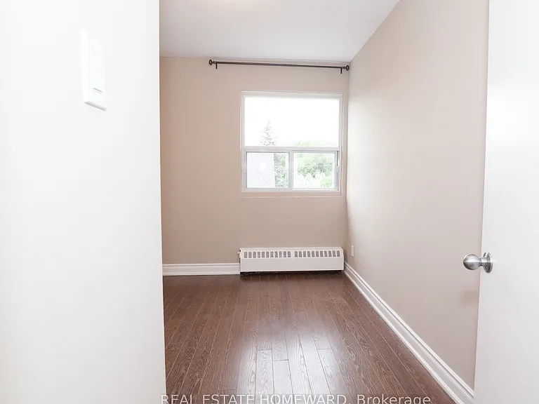 920 Pape Ave #B — Photo 16
