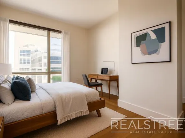 90-02 Queens Boulevard image 4 of 12