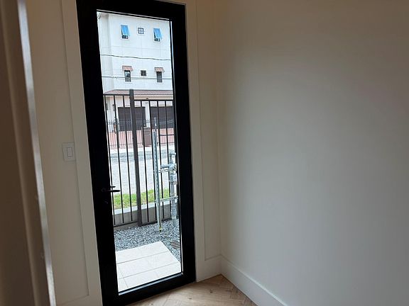 4th image of 1222 Winter St