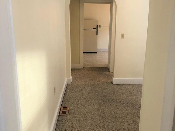 4th image of 28 Virginia Ave #2FS
