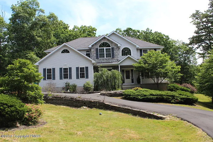 111 Devonshire Ct photo 1