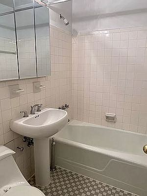 5th image of 232 E 63rd St #417