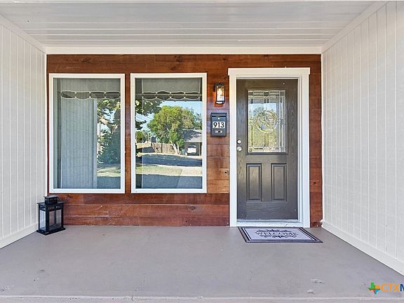 3rd image of 913 Estelle Ave