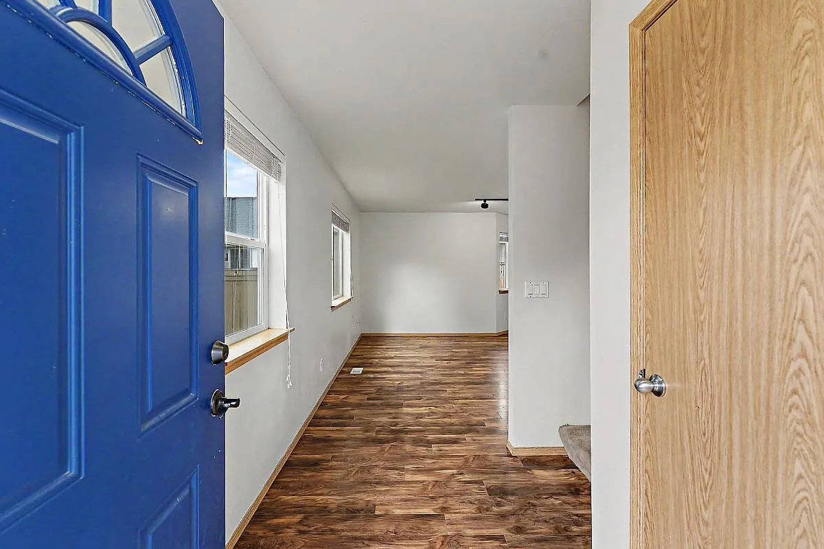 3 bed, 2.5 bath, 1524 sqft, $2,600 — Photo 3