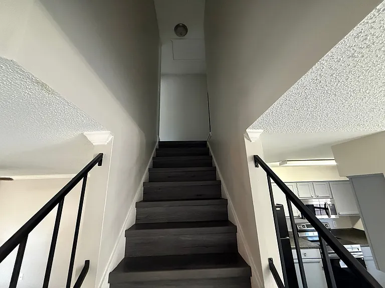 2982 Embassy Ct — Photo 9