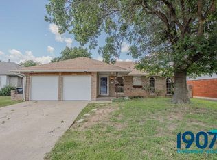1041 SW 2nd St, Moore, OK 73160