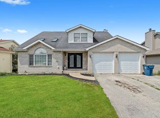 3032 Sandy Ridge Dr, Steger, IL 60475