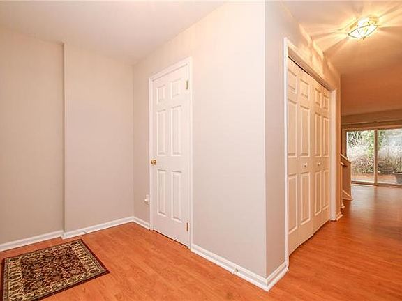 5th image of 402 Briarwood Dr
