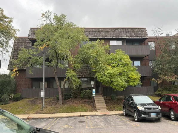 548 Timber Ridge Dr, Carol Stream, IL 60188
