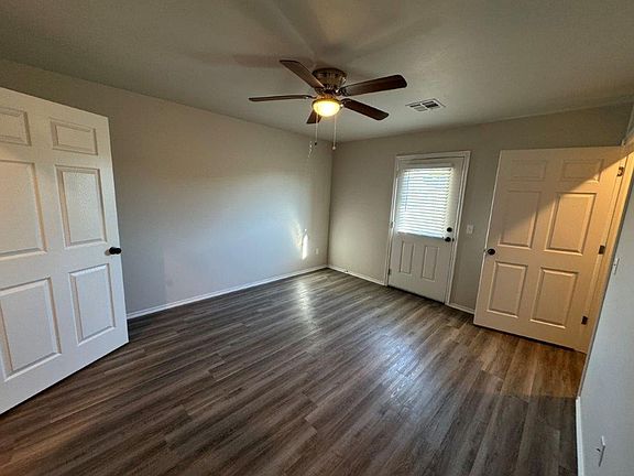 3rd image of 552 Parkhill Cir