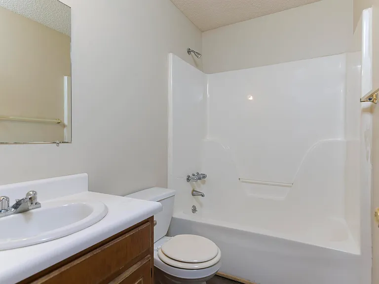 122 Hazelwood Ct — Photo 25