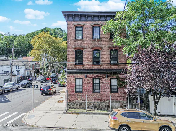 242 Targee St, Staten Island, NY 10304