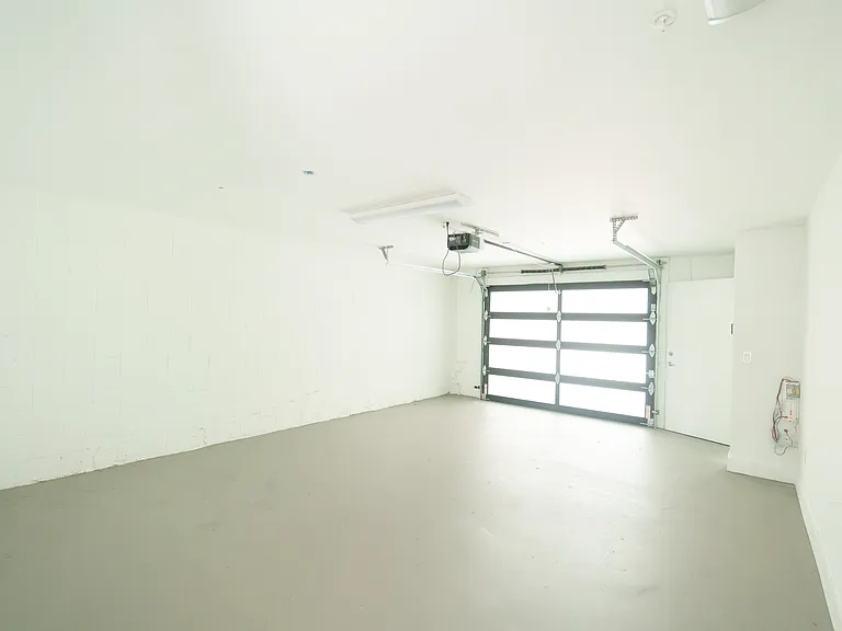 1300 Francis Ave — Photo 4