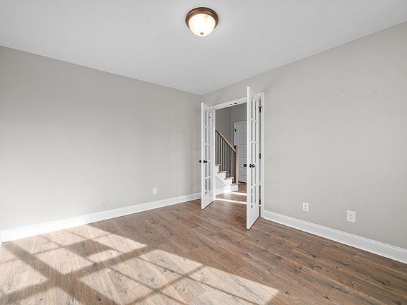 4th image of 211 Ringgold Lot 211