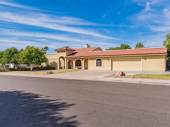 4th image of 2264 N Forest