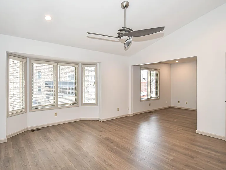 4444 Lindell Blvd #7 — Photo 41
