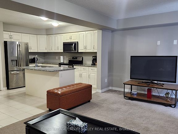 5th image of 984 Wright Dr