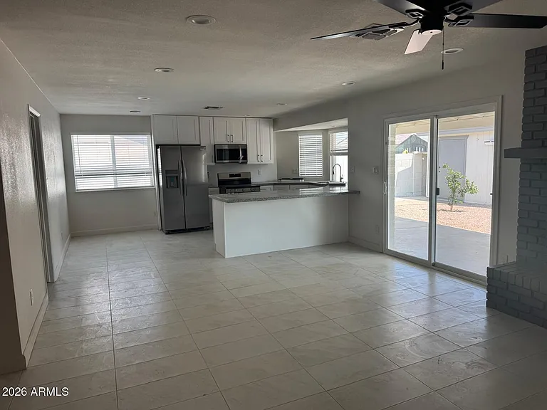 8837 W Highland Ave — Photo 7