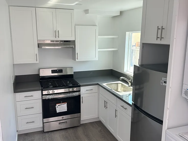 483 E Osgood St #C — Photo 5