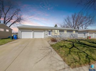 1900 E 19th St, Sioux Falls, SD 57105
